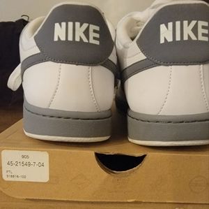 Slightly used but not abused Grey Nike Santa Cruise